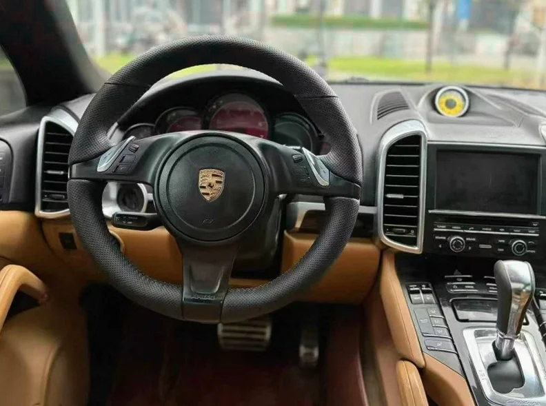 保时捷卡宴 内饰前排