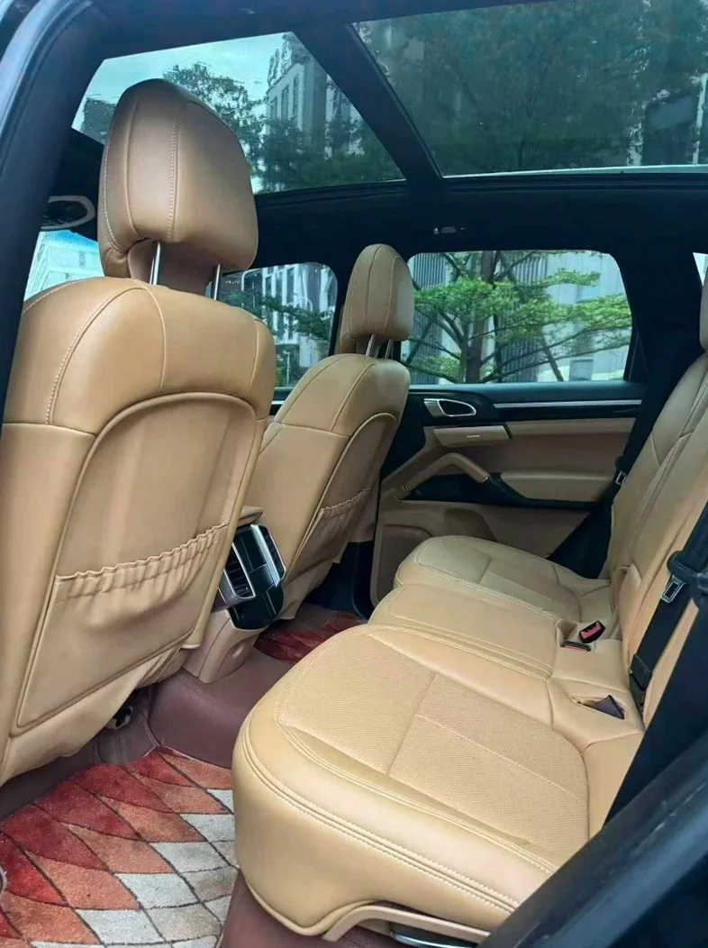 保时捷卡宴 后面外观一