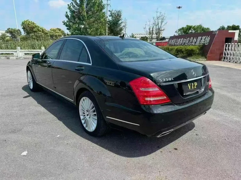 奔驰S 内饰后排