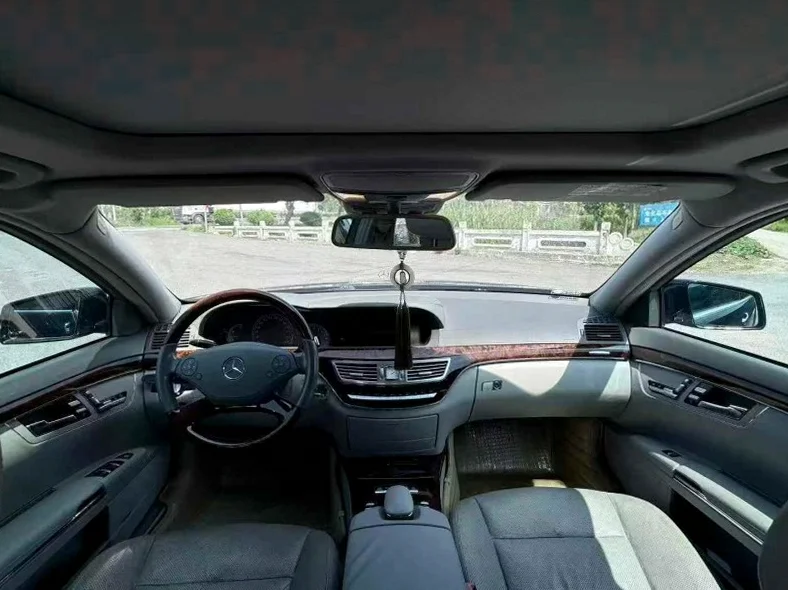 奔驰S 内饰前排