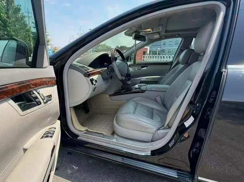 奔驰S 后面外观三