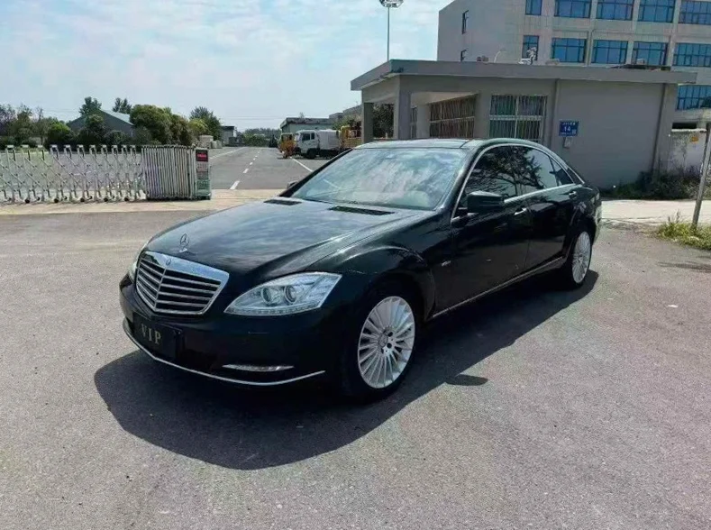 奔驰S 正面外观二