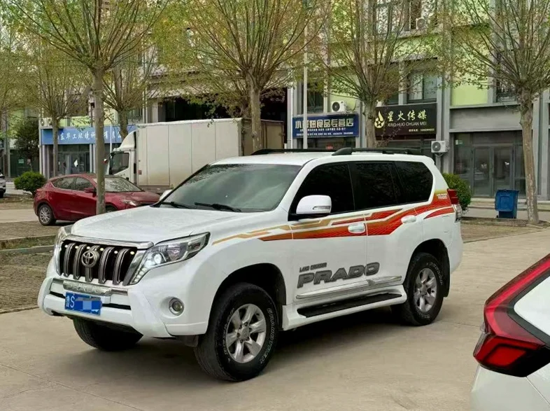 丰田普拉多 正面外观二