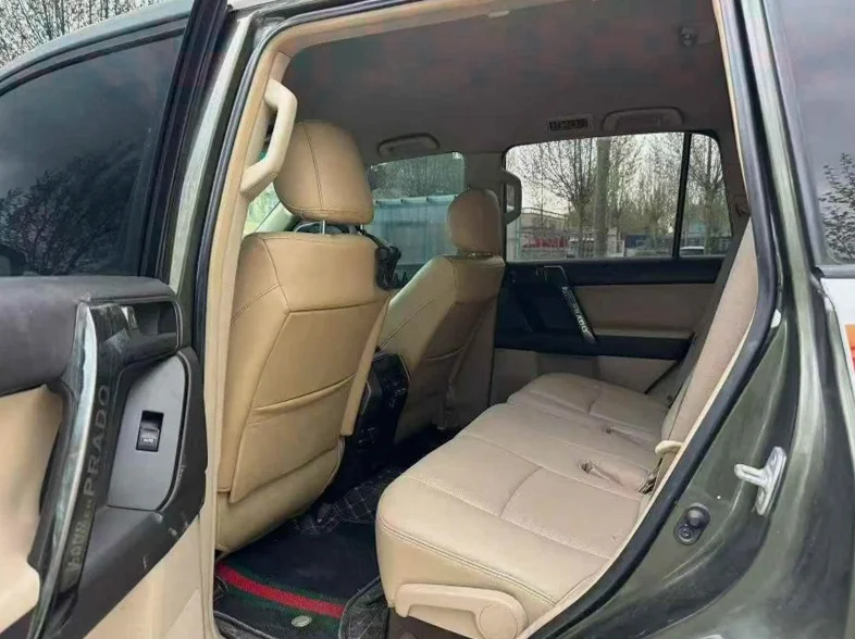 丰田普拉多 后面外观二