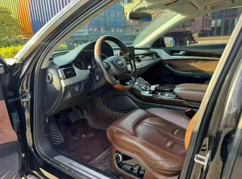 奥迪A8L 后面外观三