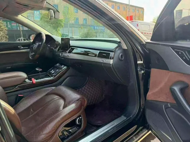 奥迪A8L 后面外观二