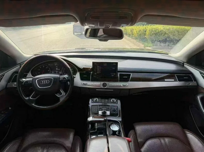 奥迪A8L 正面外观三