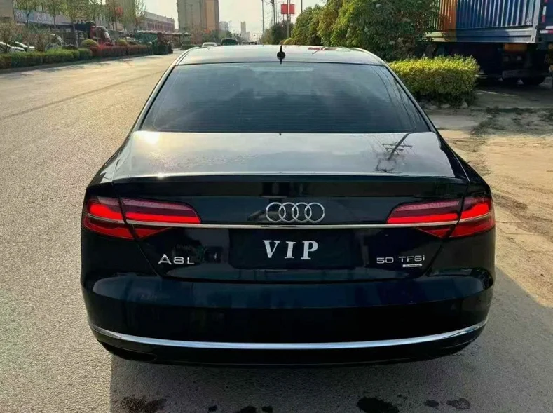 奥迪A8L 内饰后排