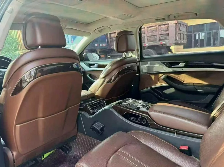 奥迪A8L 后面外观二