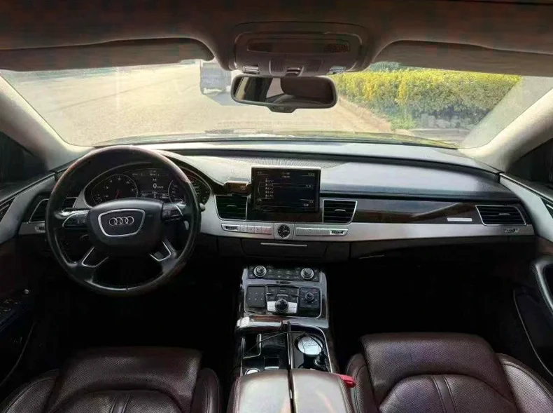 奥迪A8L 正面外观三