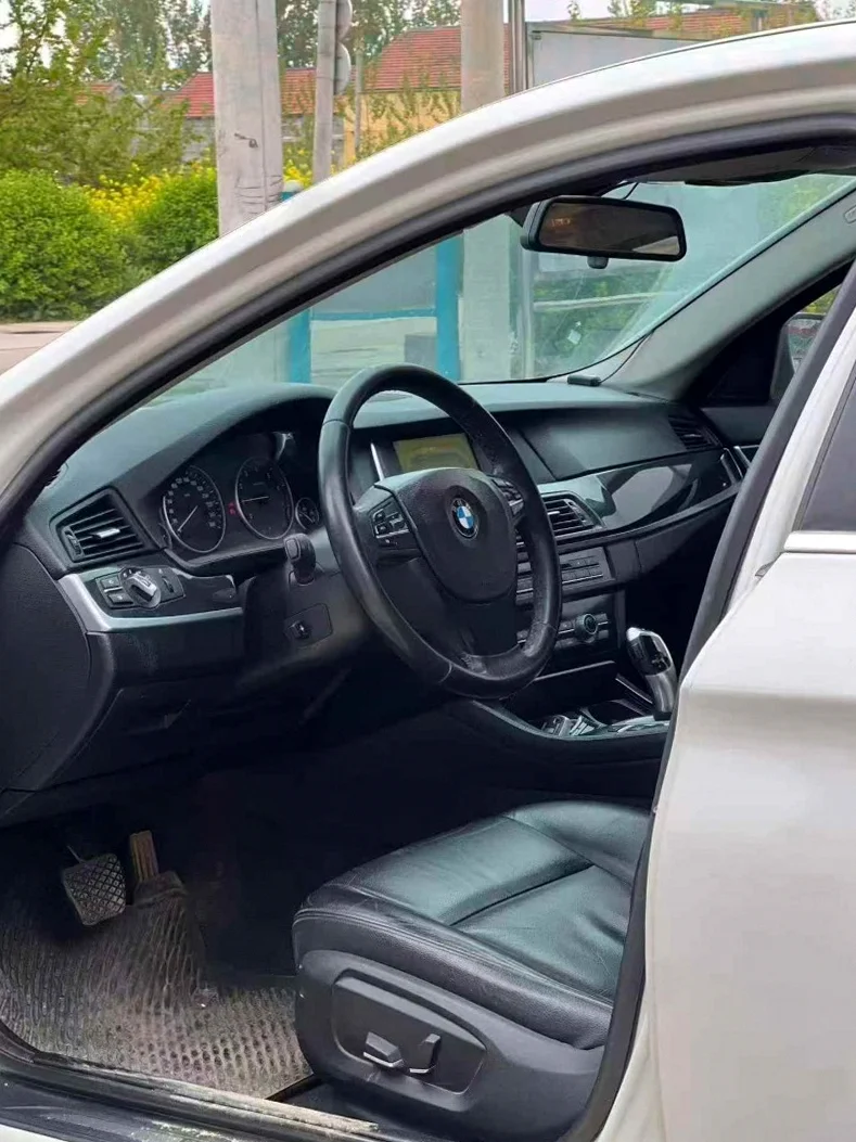 宝马5系 后面外观一