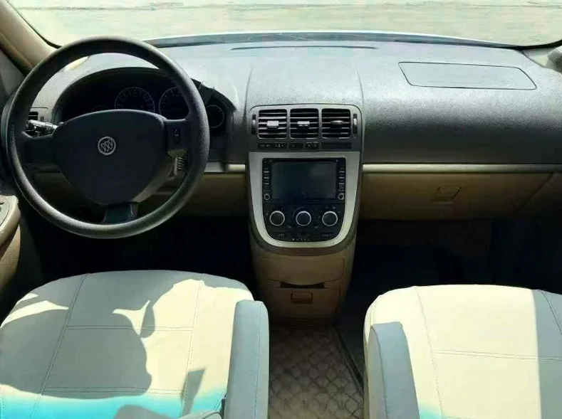 别克GL8 后面外观三