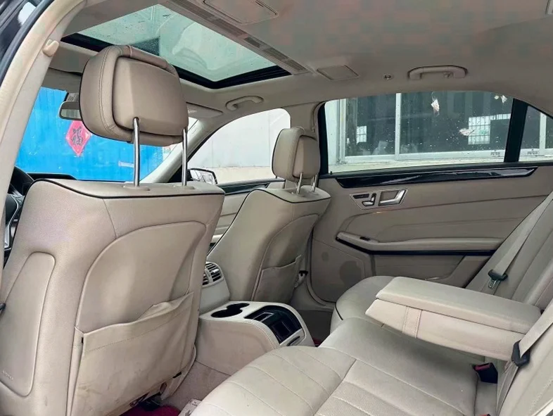 奔驰E 后面外观三