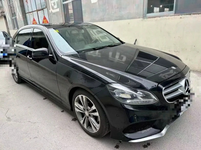 奔驰E 正面外观三