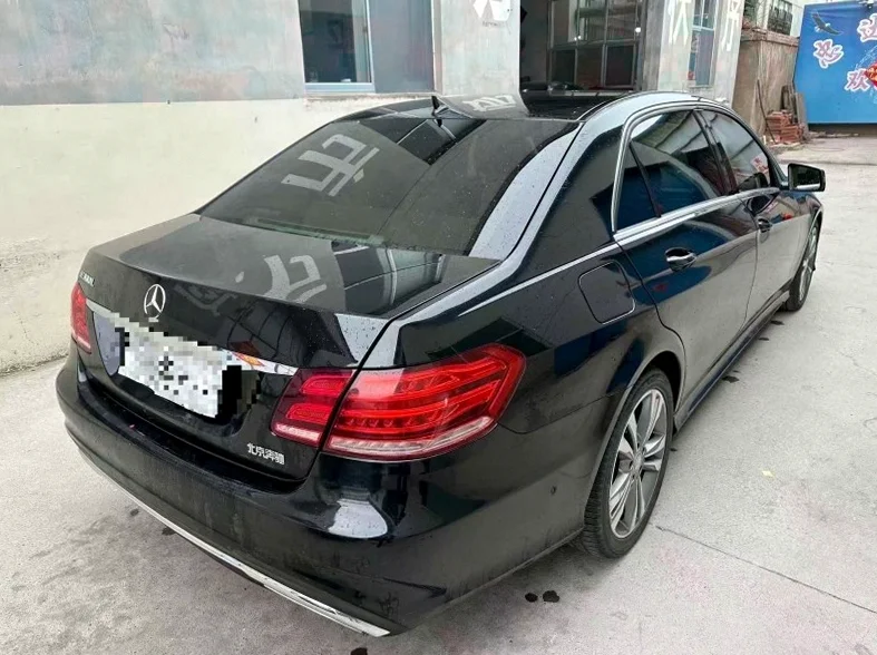 奔驰E 内饰前排