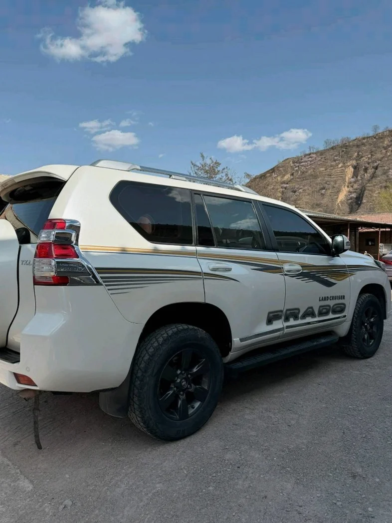 丰田普拉多 内饰后排