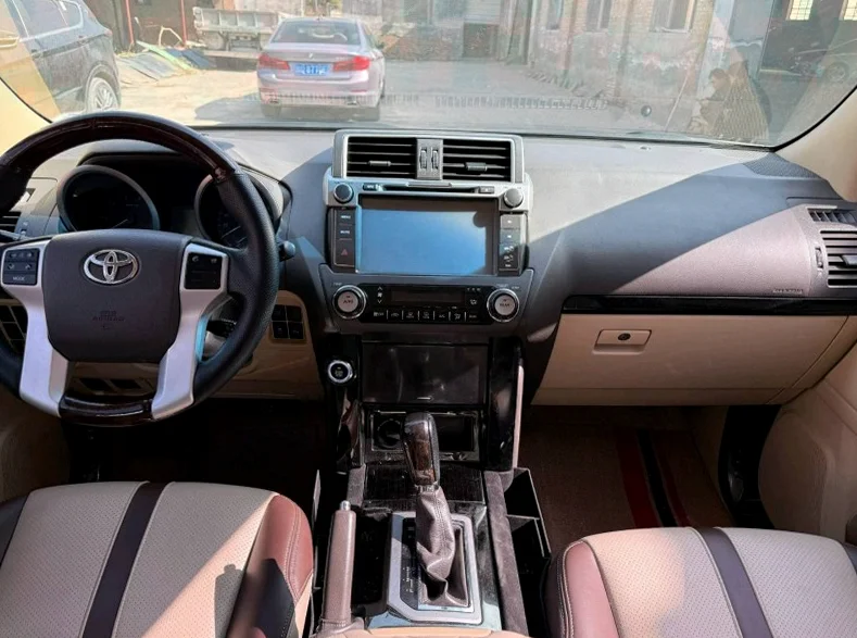 丰田普拉多 后面外观二