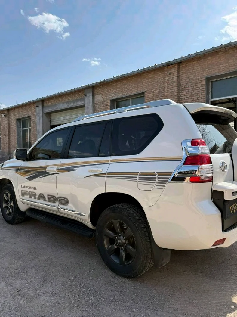 丰田普拉多 驾驶室