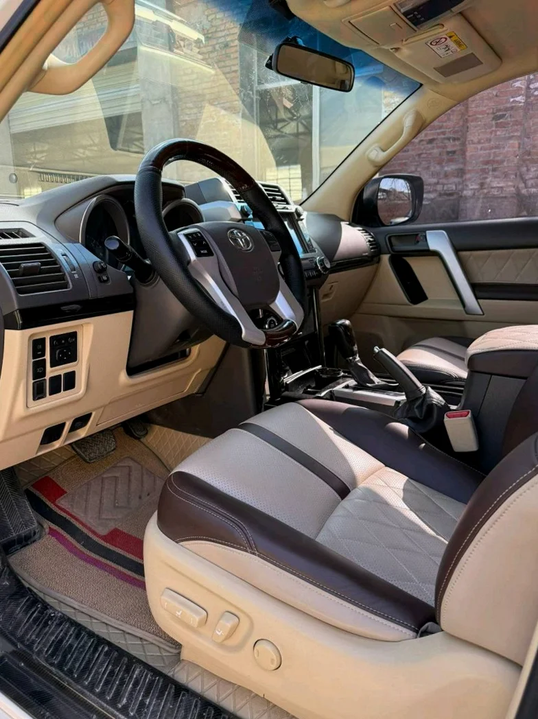 丰田普拉多 后面外观三