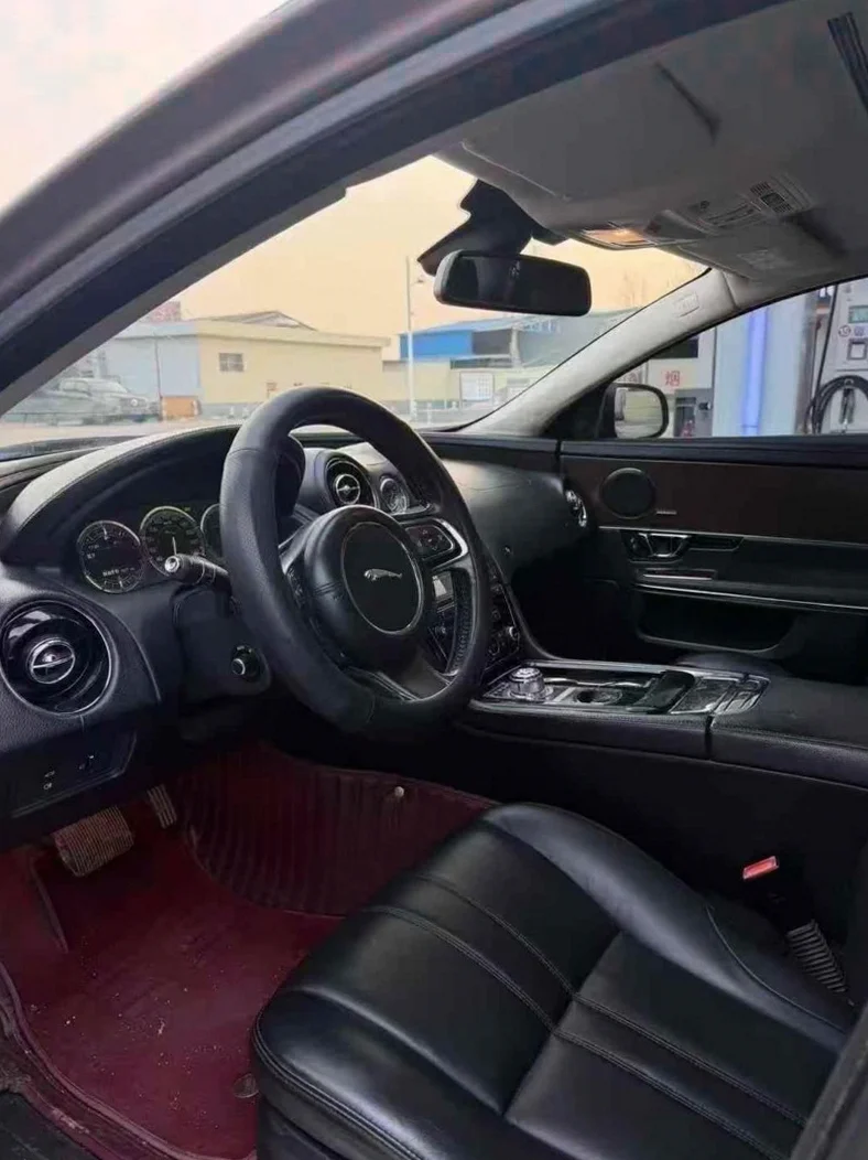 捷豹XJL 后面外观三