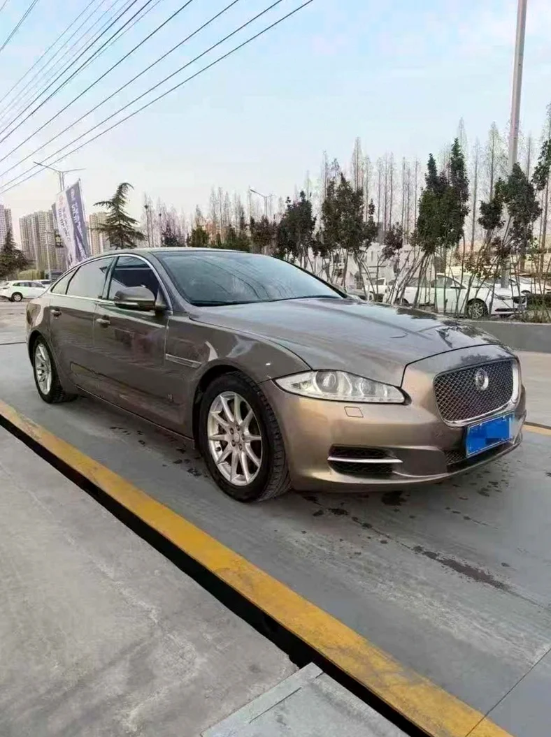 捷豹XJL 正面外观二