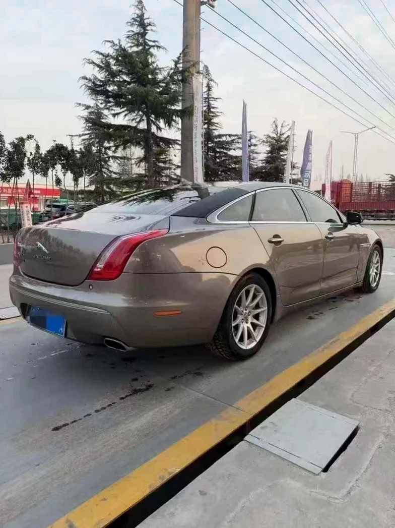 捷豹XJL 内饰前排