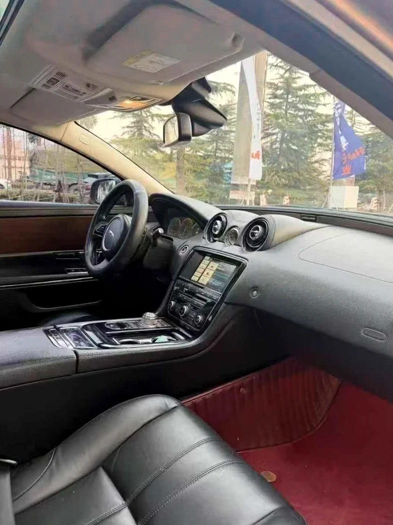 捷豹XJL 后面外观一