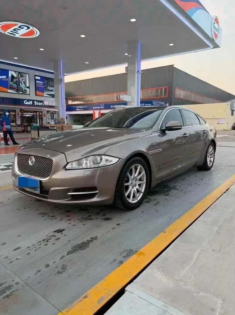 捷豹XJL 正面外观三