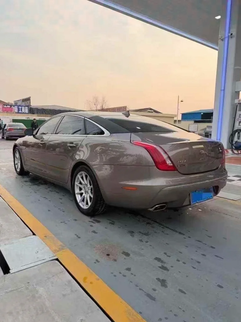 捷豹XJL 内饰后排