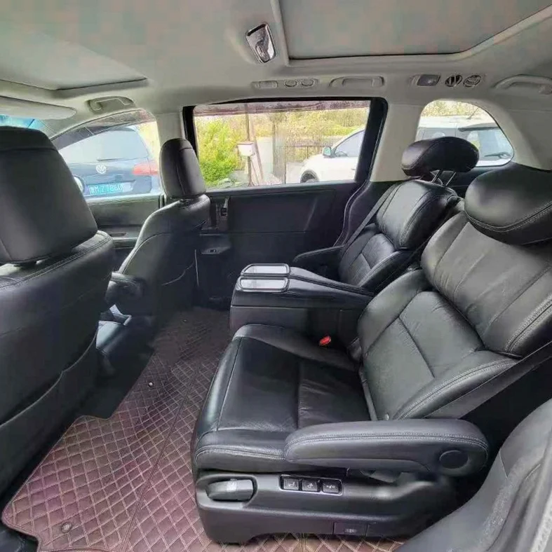 本田艾力绅 内饰前排