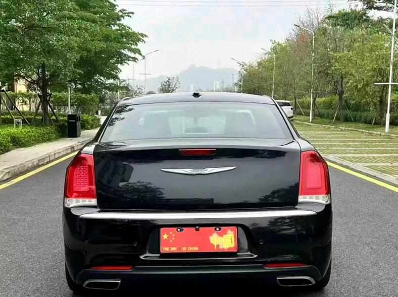 克莱斯勒300C 内饰后排