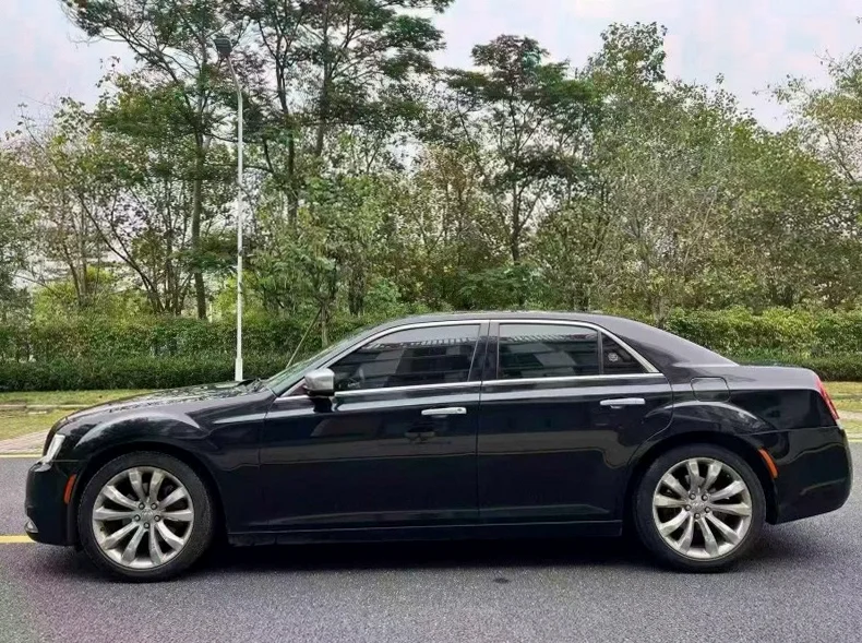 克莱斯勒300C 正面外观三