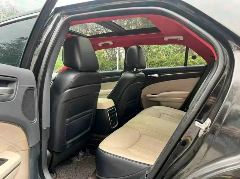 克莱斯勒300C 后面外观二