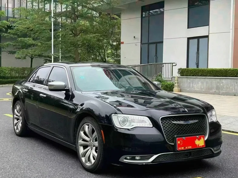 克莱斯勒300C 后面外观一