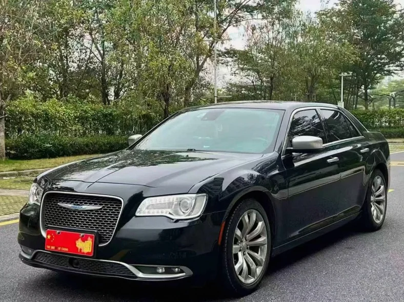 克莱斯勒300C 正面外观二