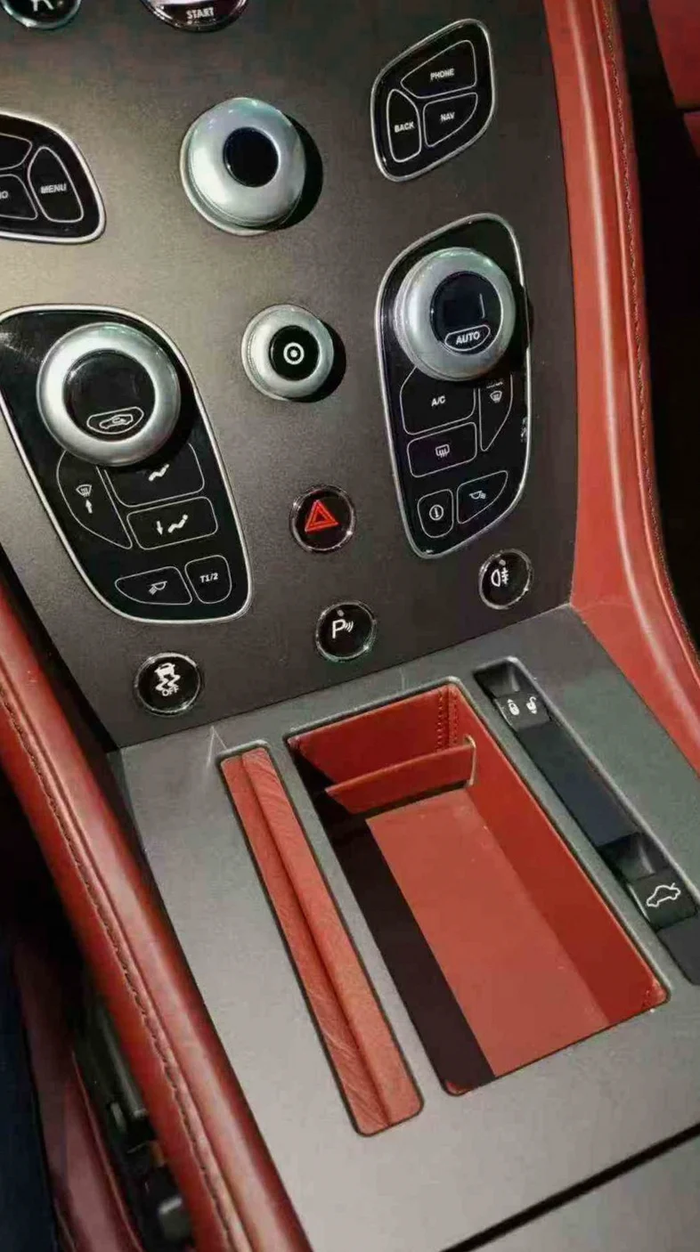 阿斯顿·马丁Virage 后面外观三