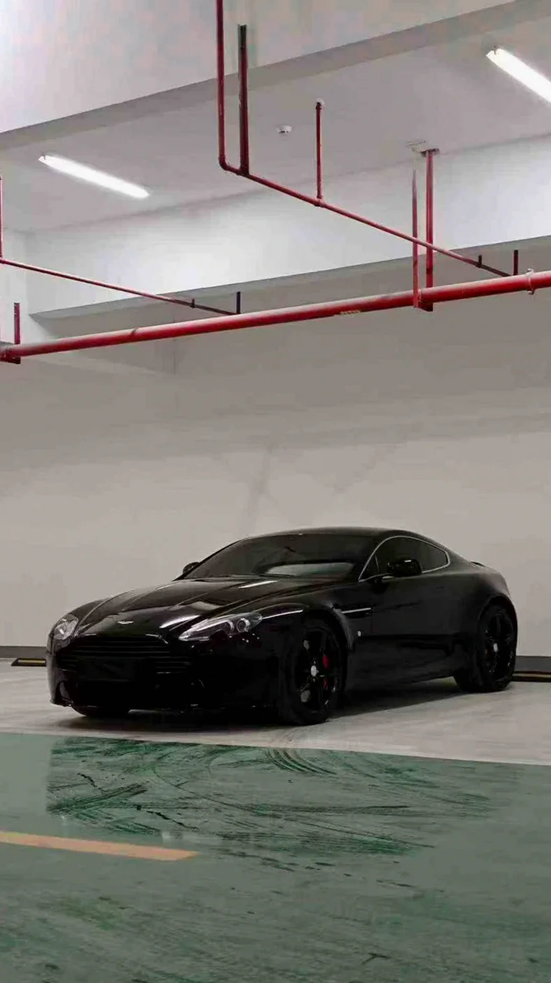 17年阿斯顿马丁V8 VANTAGE