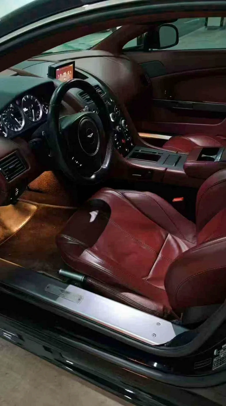 阿斯顿·马丁Virage 正面外观二