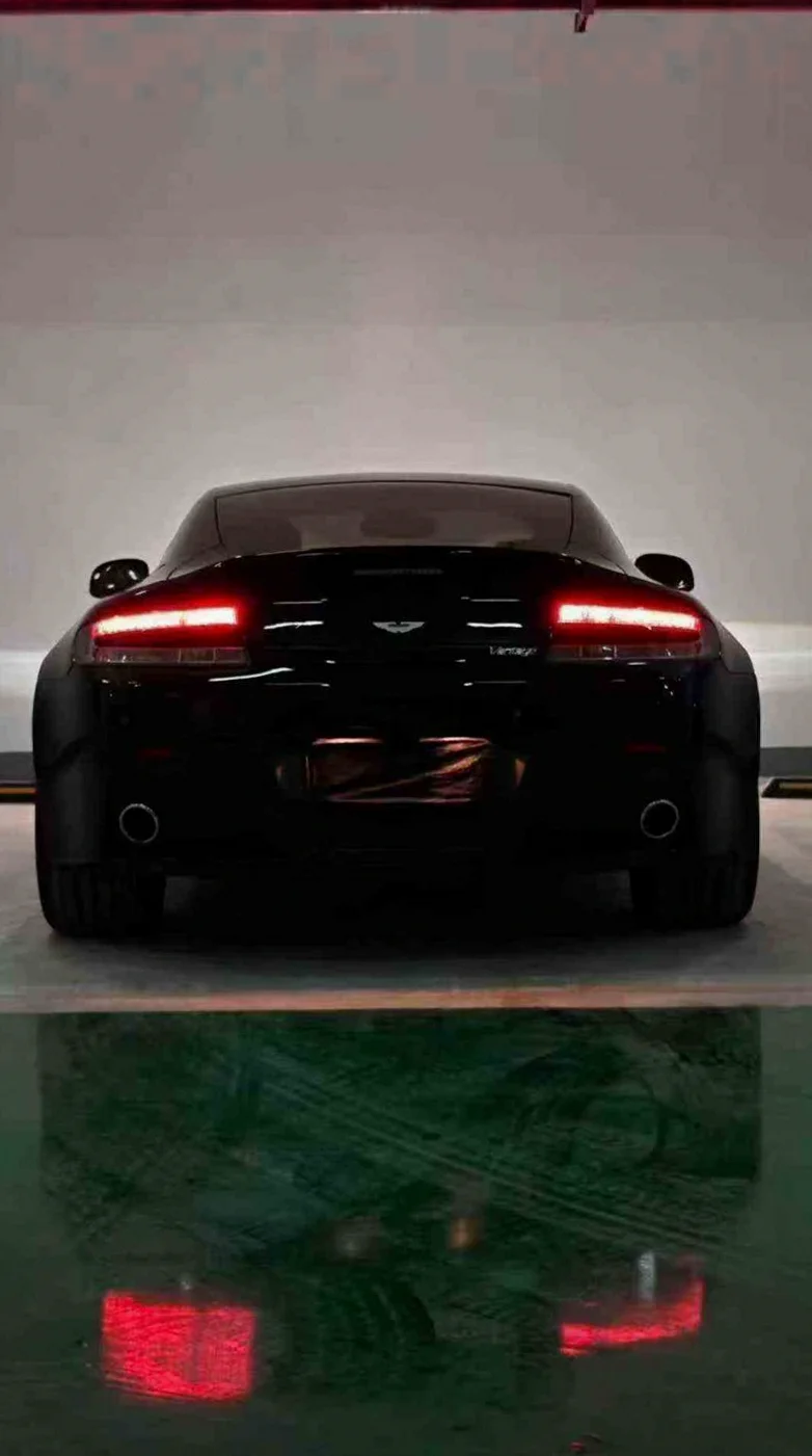 阿斯顿·马丁Virage 驾驶室