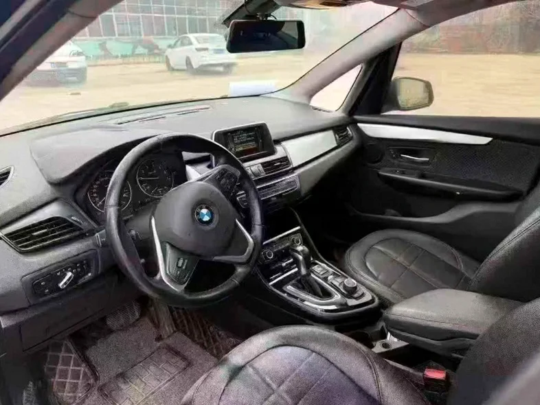 宝马2系 后面外观一