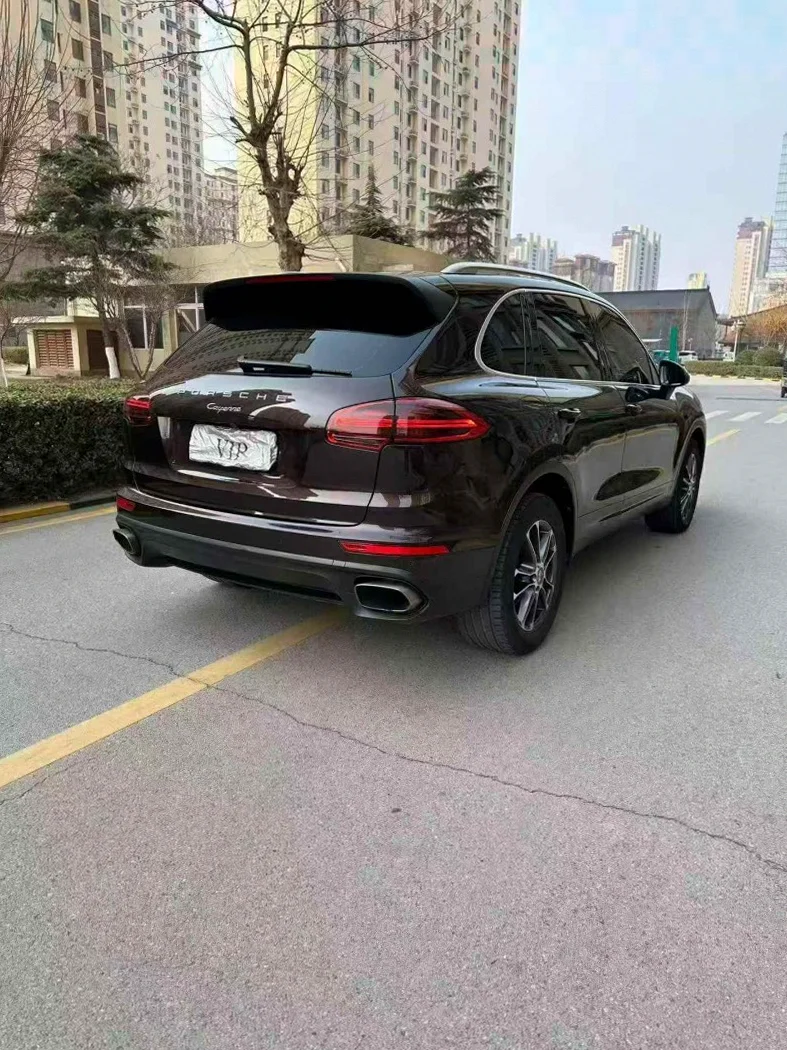 保时捷卡宴 内饰后排