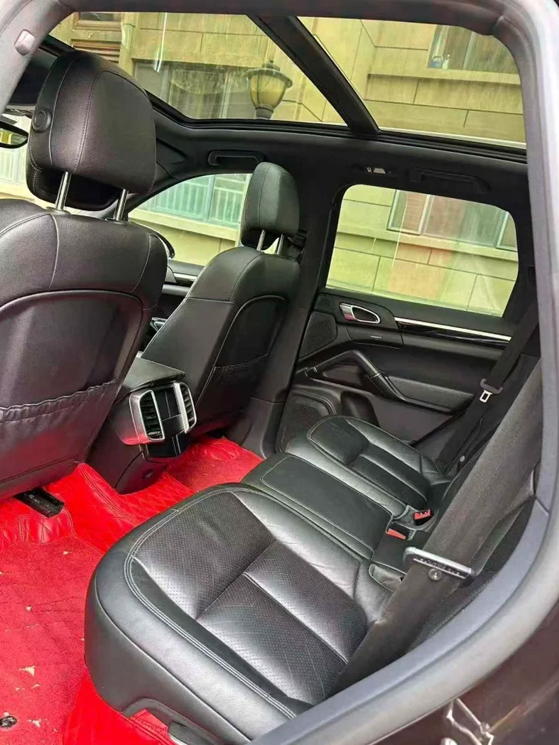 保时捷卡宴 后面外观三