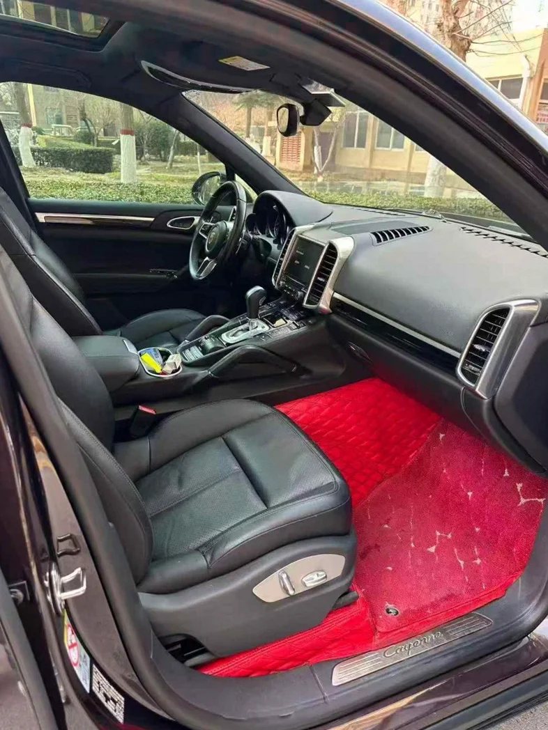 保时捷卡宴 后面外观一