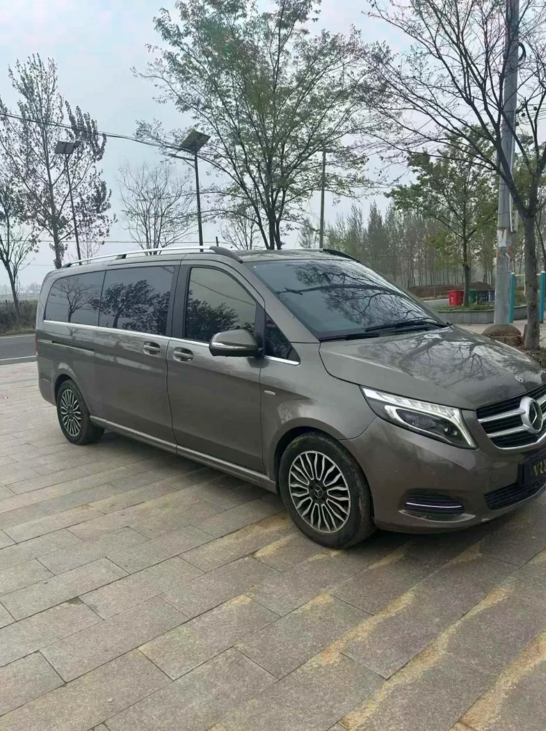 奔驰V 正面外观三