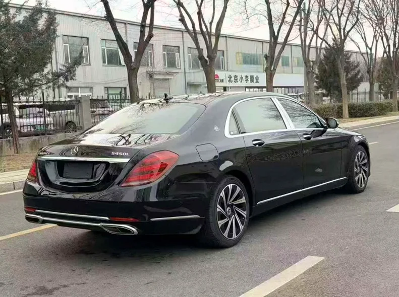 奔驰S 内饰后排