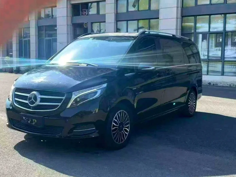 奔驰V 正面外观三