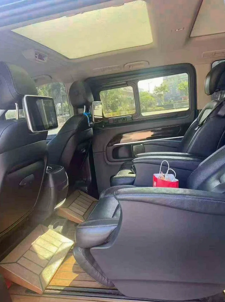 奔驰V 后面外观三