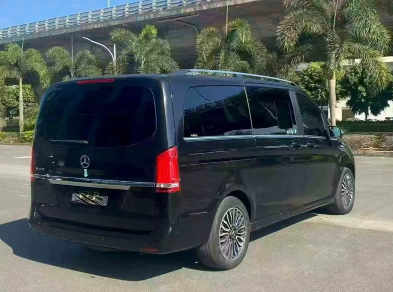 奔驰V 内饰后排