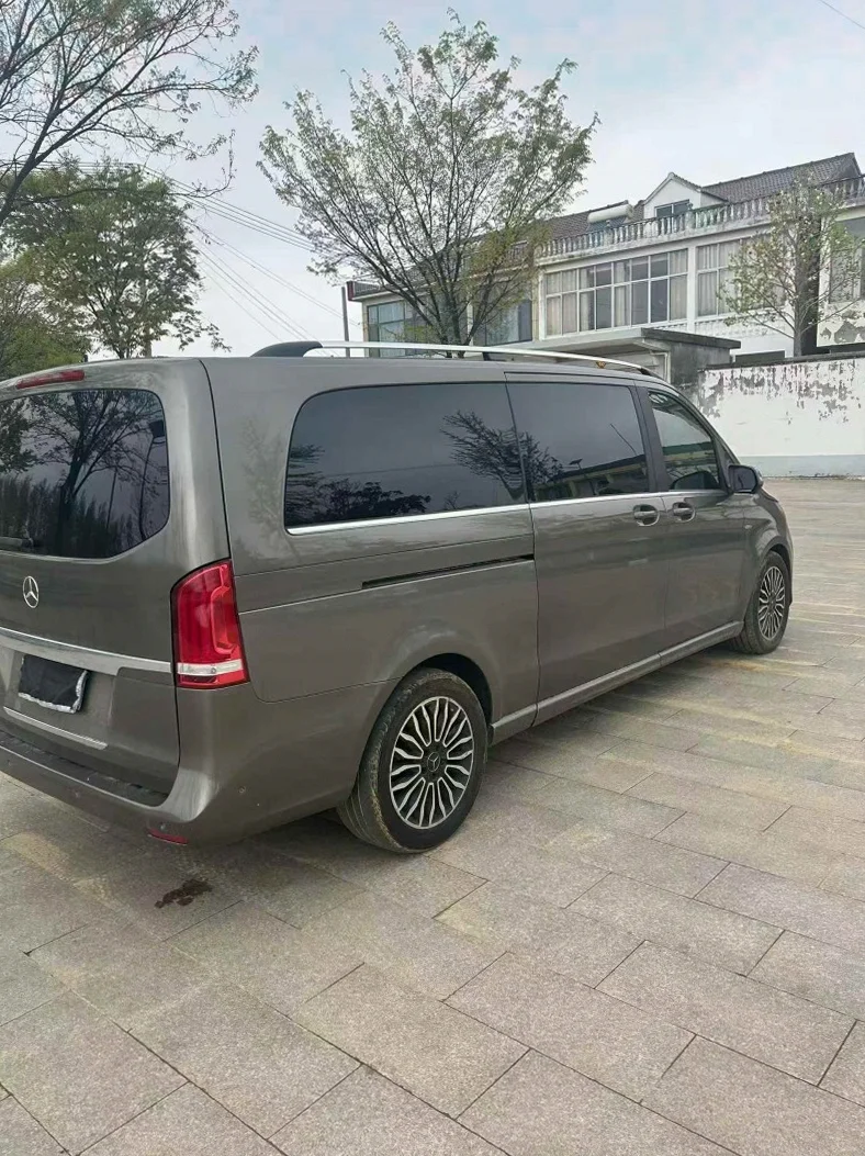 奔驰V 内饰前排