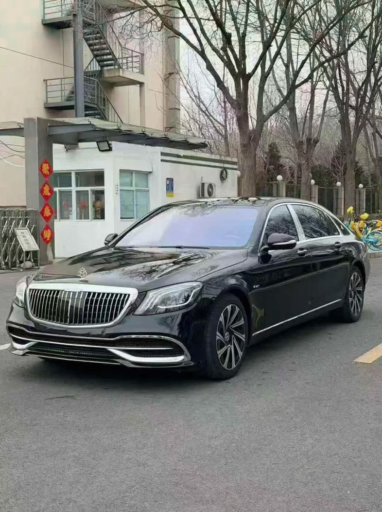 奔驰S 正面外观二